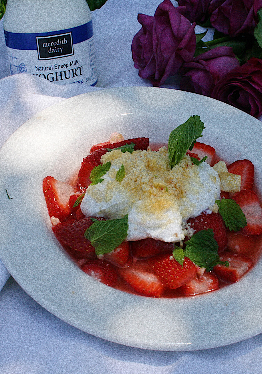 Photo of Strawberries with Greek Yoghurt, Prosecco and Shortbread