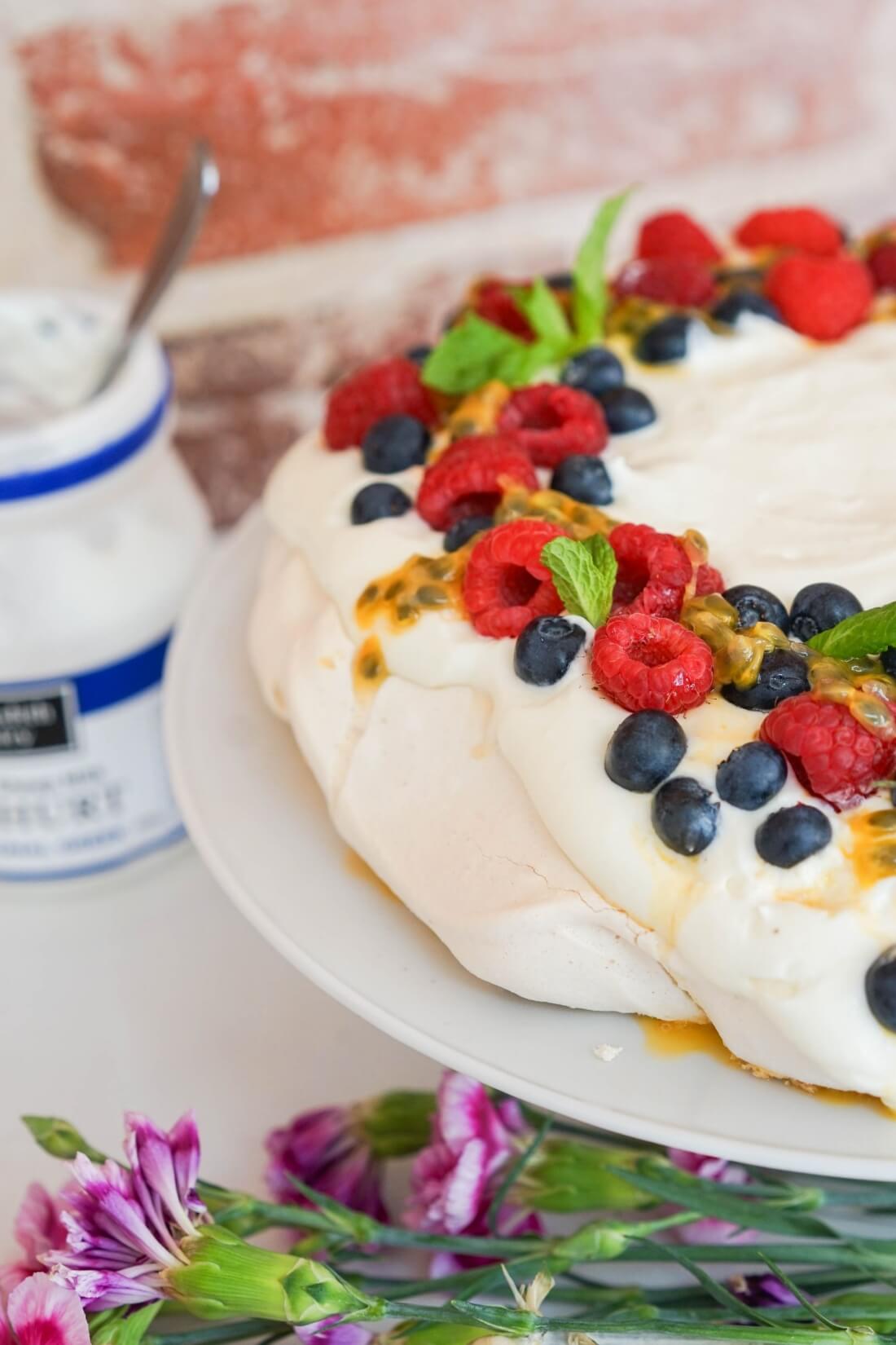 Photo of Pavlova with Yoghurt Cream